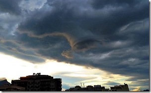 alien spaceship tube sky phenomenon strange clouds (2)