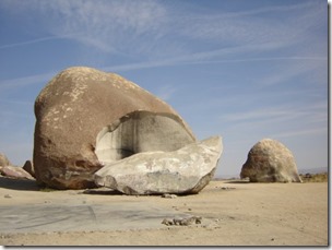 Giant-Rock-570x428