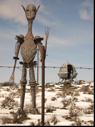 AlienSculptureSpokaneToCheney