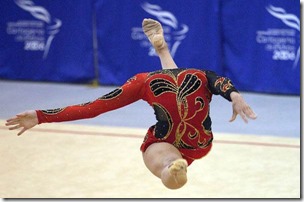 perfectly-timed-photos-headless-gymnast