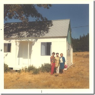 Tahahlita-Fry-with-friends-at-Oregon-Center-Guest-House-1970
