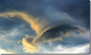 alien spaceship tube sky phenomenon strange clouds (1)