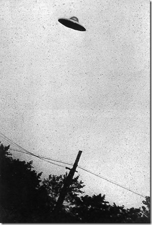 photograph-of-an-alleged-ufo-in-passaic-new-jersey-taken-on-july-31-1952-430x640