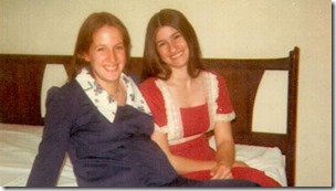 _93777161_sisterssisterwives70's