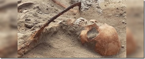 SkeletonBuriedInPoland1