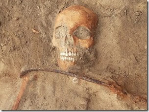 SkeletonBuriedInPoland2-642x482