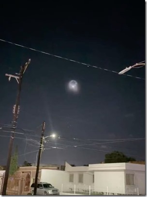 0_PAY-Mysterious-UFO-filmed-drifting-across-night-sky-sparking-invasion-fears (2)