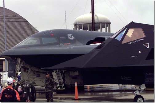 a-b-2-spirit-stealth-bomber-and-an-f-117a-nighthawk-attack-fighter-on-display-7688c9-1024